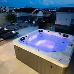 Luxury Rooftop Escape Duplex ザダル