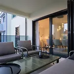 アパート Luxury Rooftop Escape Duplex ザダル