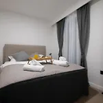 アパート Luxury Rooftop Escape Duplex ザダル