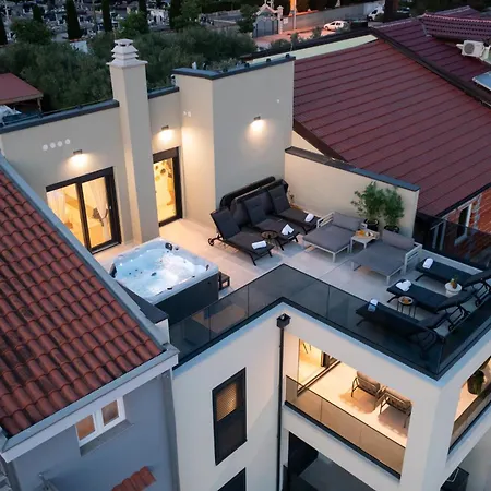 Апартаменты Luxury Rooftop Escape Duplex *