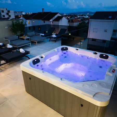 Luxury Rooftop Escape Duplex Задар