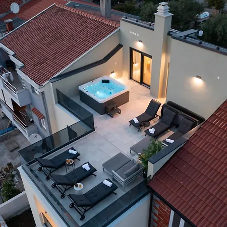 Апартаменты Luxury Rooftop Escape Duplex