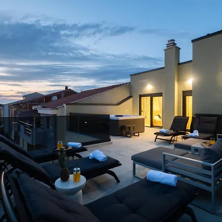 Luxury Rooftop Escape Duplex Задар