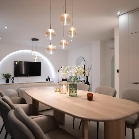 Апартаменты Luxury Rooftop Escape Duplex *