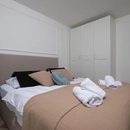 Luxury Rooftop Escape Duplex Апартаменты *