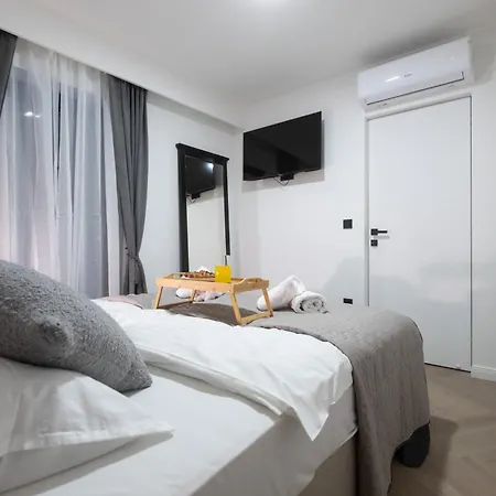 Апартаменты Luxury Rooftop Escape Duplex *