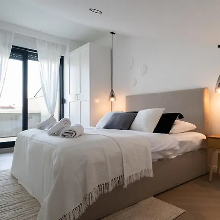 Luxury Rooftop Escape Duplex Апартаменты *
