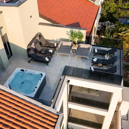 Luxury Rooftop Escape Duplex *