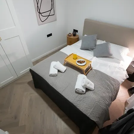 Luxury Rooftop Escape Duplex * Zara